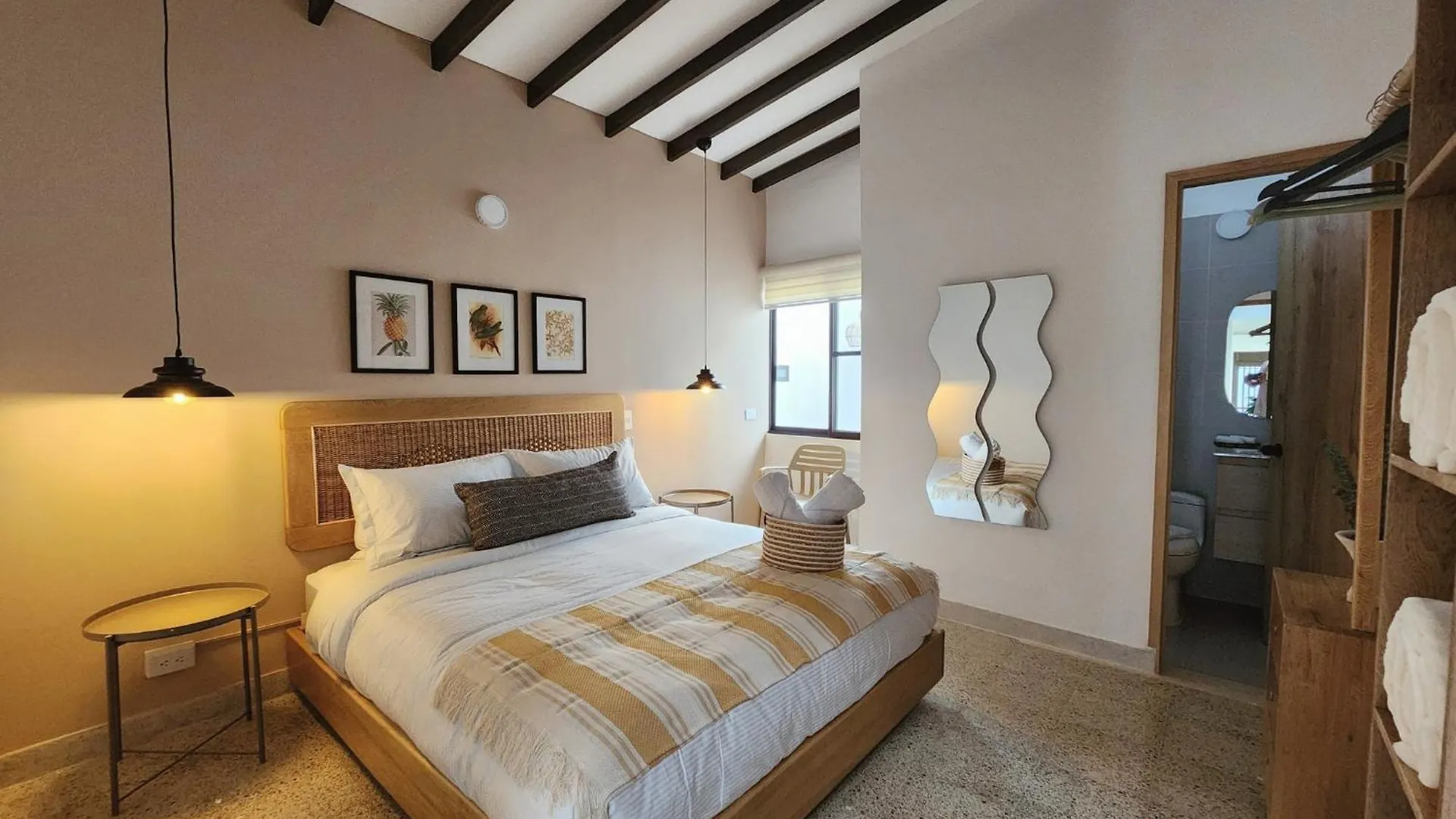 Casa Otrabanda Villa Medellin
