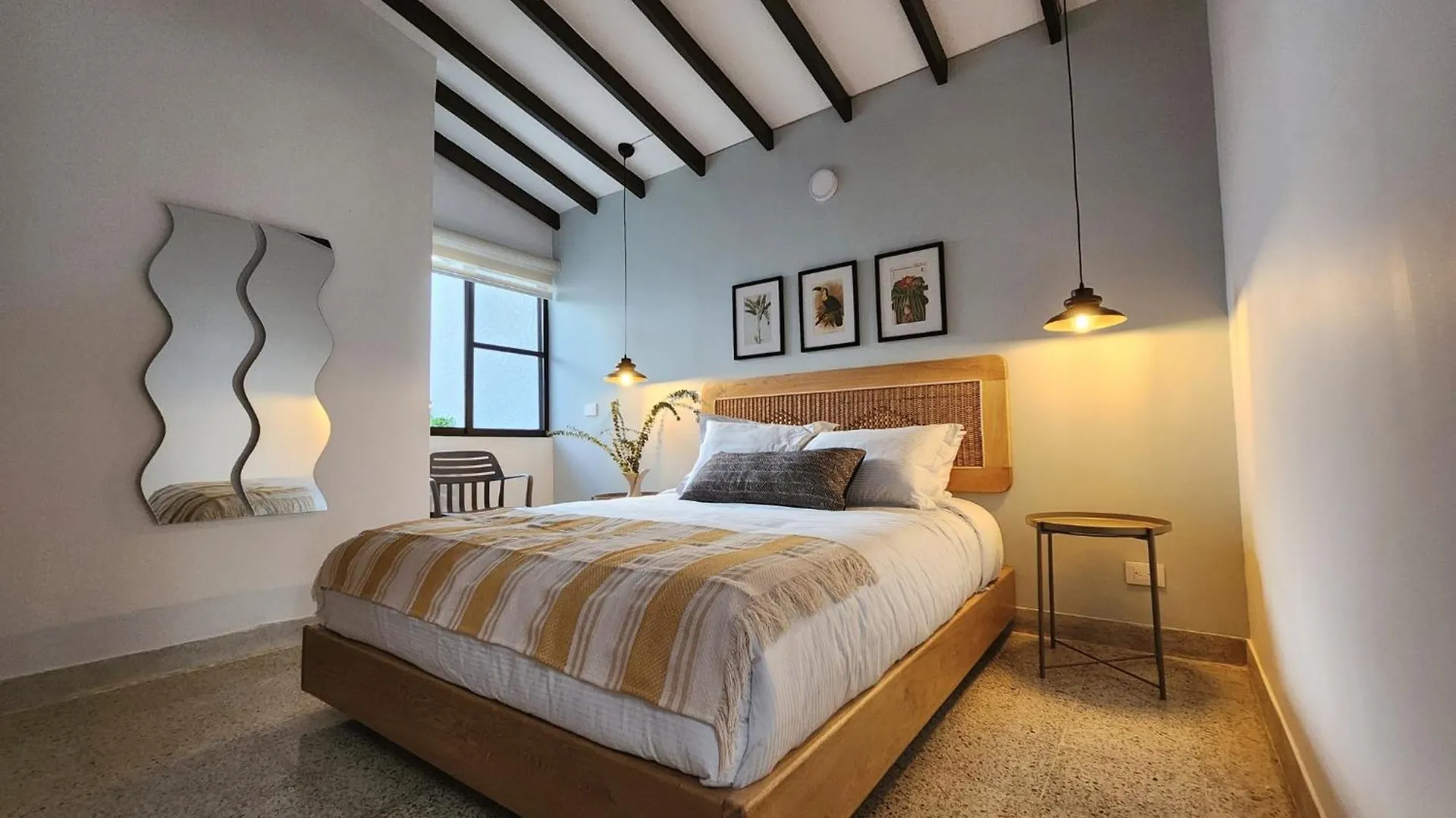 Casa Otrabanda Villa Medellin