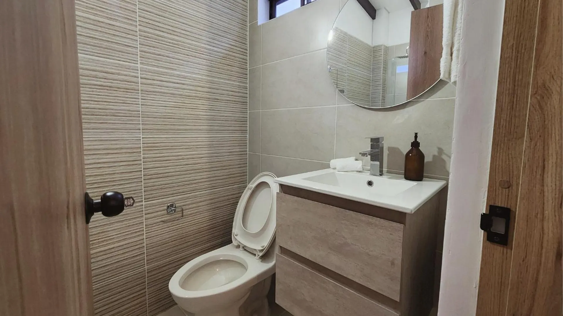 Casa Otrabanda Villa Medellin Colombia